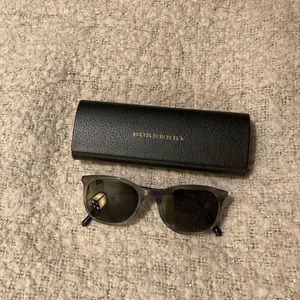 Preloved Burberry Sunglasses With Case and Cleaning Cloth